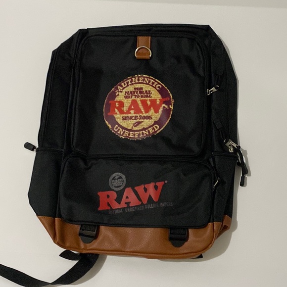 RAW Smellproof Travel Backpack - Picture 2 of 5